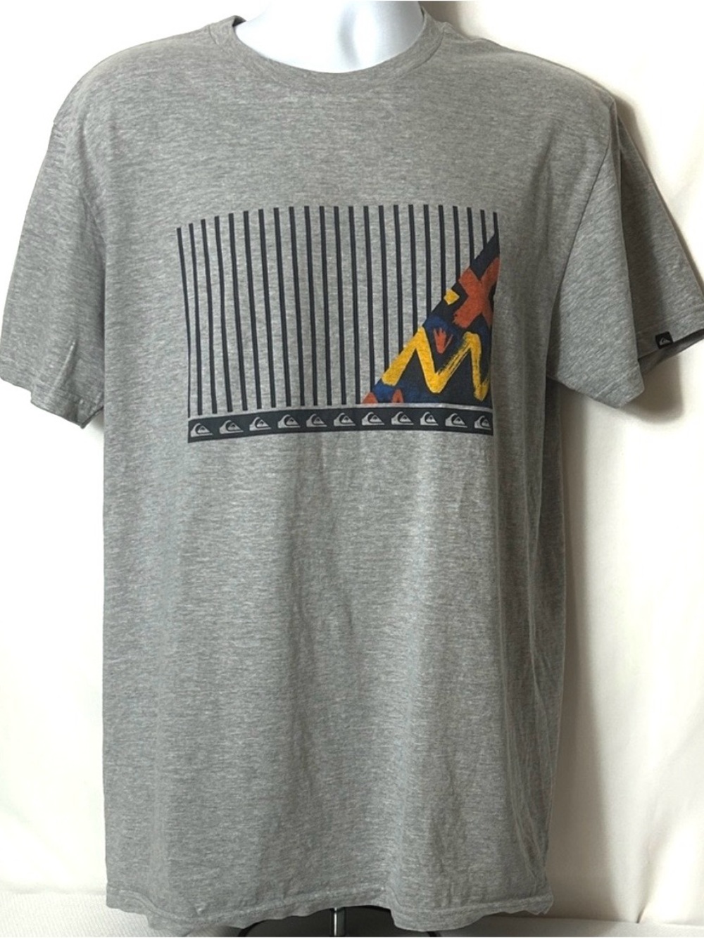 Quicksilver Men’s Size Large Short Sleeve Gray T-shirt Logo Front Cotton Shirt